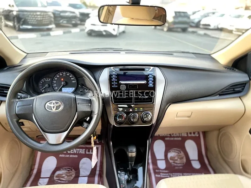 Toyota Yaris 2022 for Sale in Dubai Image-3