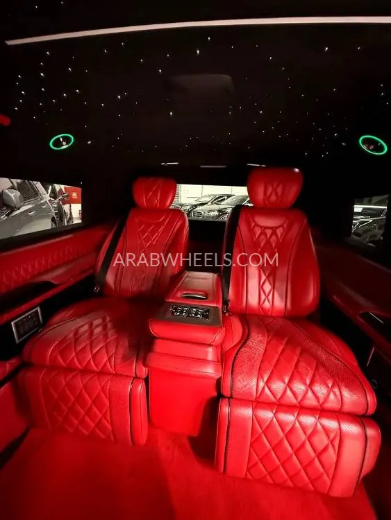 Mercedes Benz V Class 2022 for Sale in Dubai Image-19