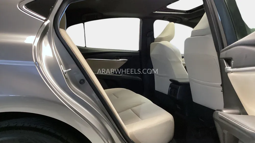 Toyota Camry 2025 for Sale in Sharjah Image-25