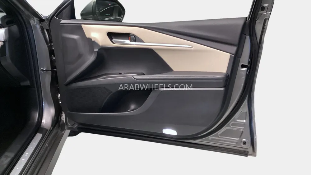 Toyota Camry 2025 for Sale in Sharjah Image-26