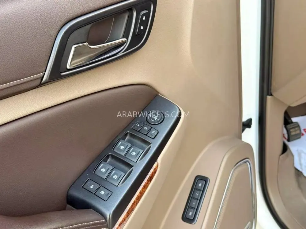 Chevrolet Tahoe 2019 for Sale in Sharjah Image-2