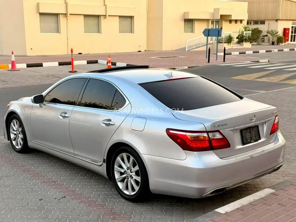 Lexus LS 2010 for Sale in Sharjah Image-2