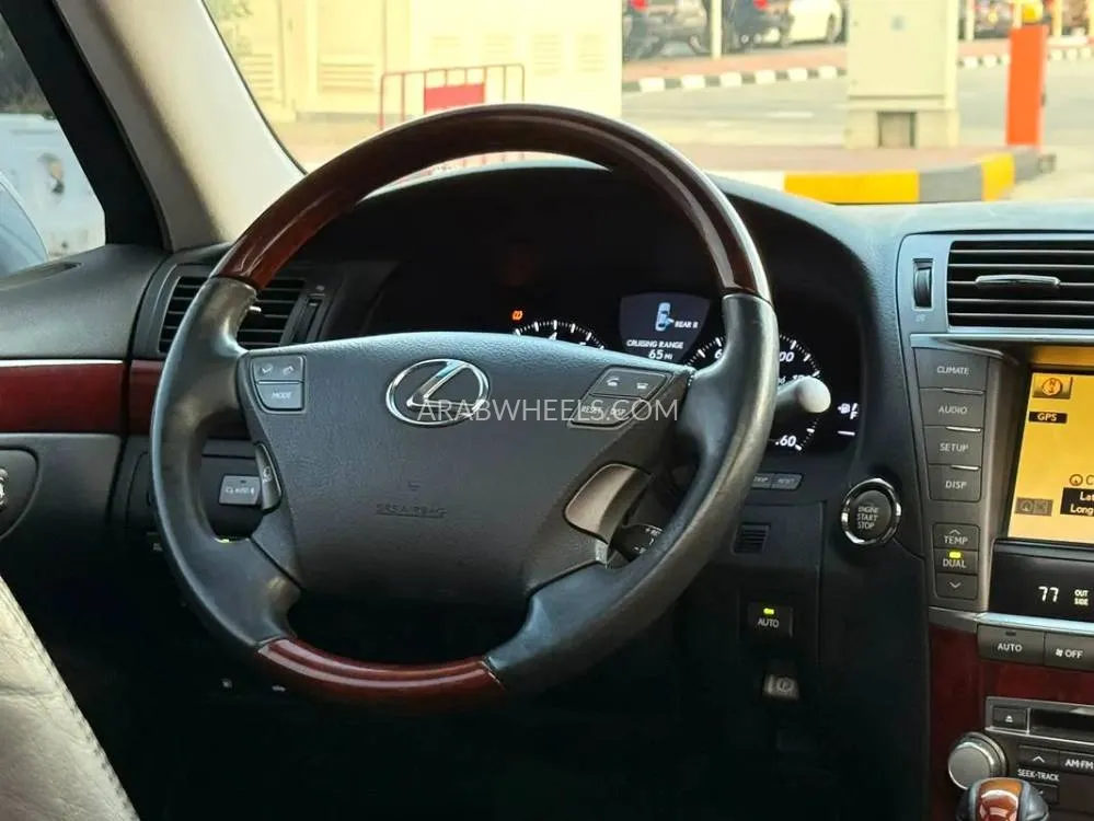 Lexus LS 2010 for Sale in Sharjah Image-16