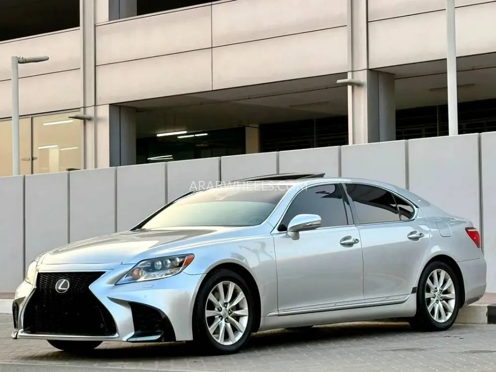 لكزس LS 2010 for Sale in الشارقة Image-7