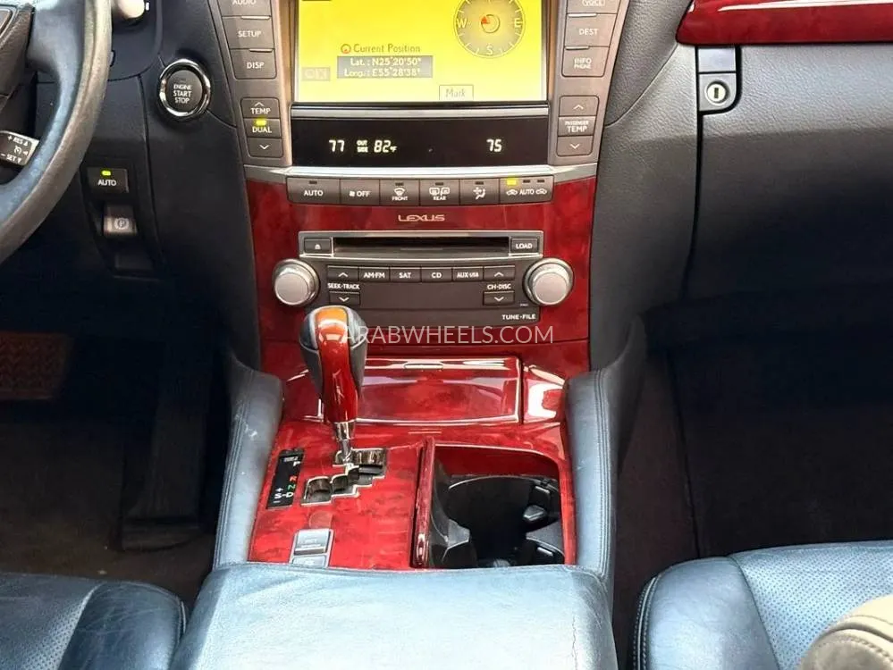 لكزس LS 2010 for Sale in الشارقة Image-9