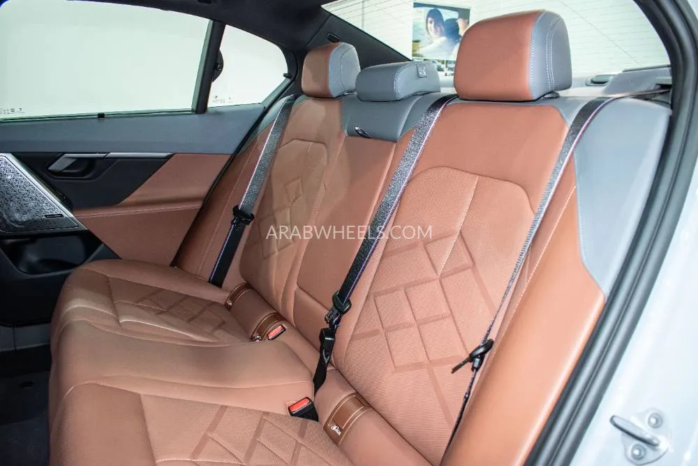 BMW i5 2025 for Sale in Abu Dhabi Image-7