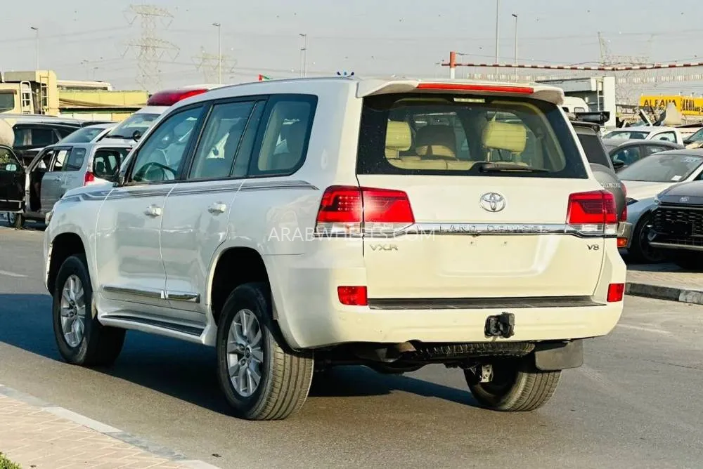 Toyota Land Cruiser 2018 for Sale in Dubai Image-10