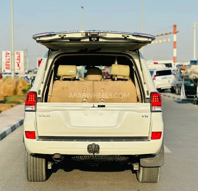 Toyota Land Cruiser 2018 for Sale in Dubai Image-11