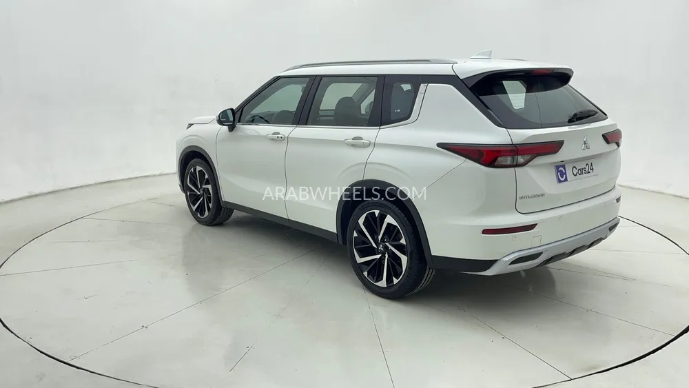 Mitsubishi Outlander 2024 for Sale in Dubai Image-5