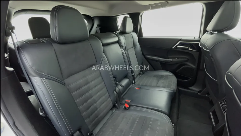 Mitsubishi Outlander 2024 for Sale in Dubai Image-27