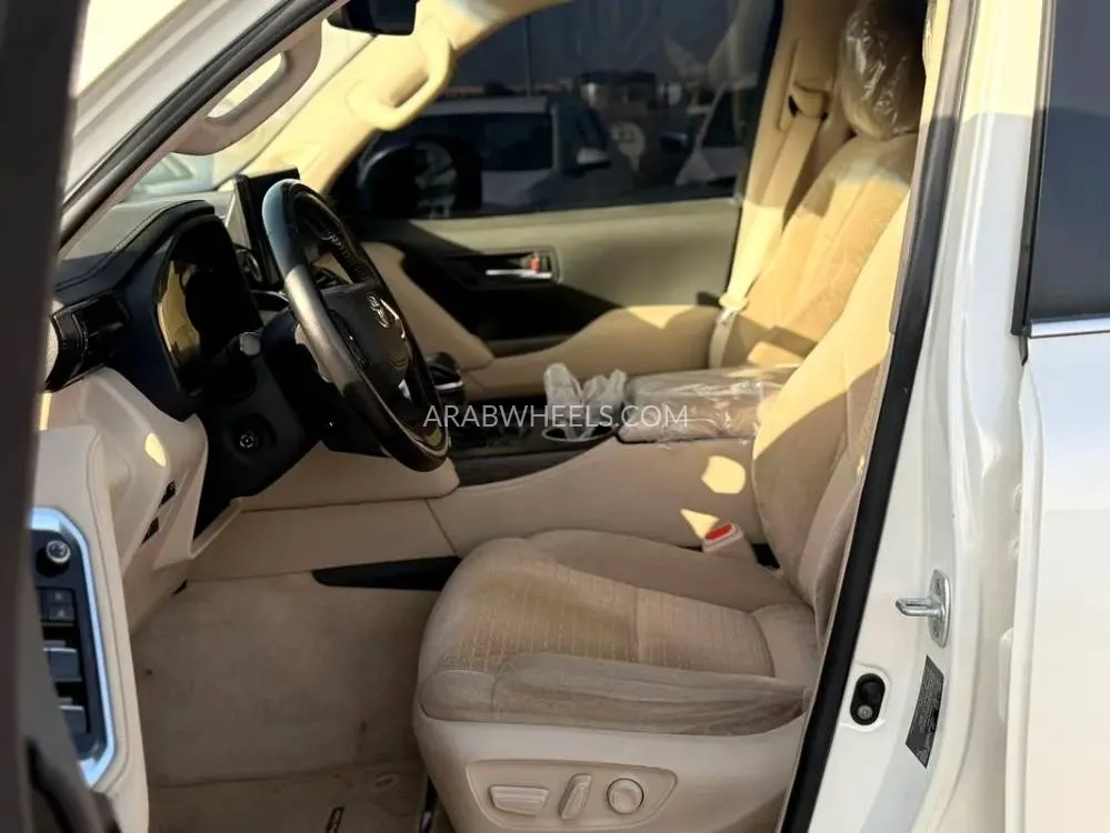 Toyota Land Cruiser 2023 for Sale in Dubai Image-14