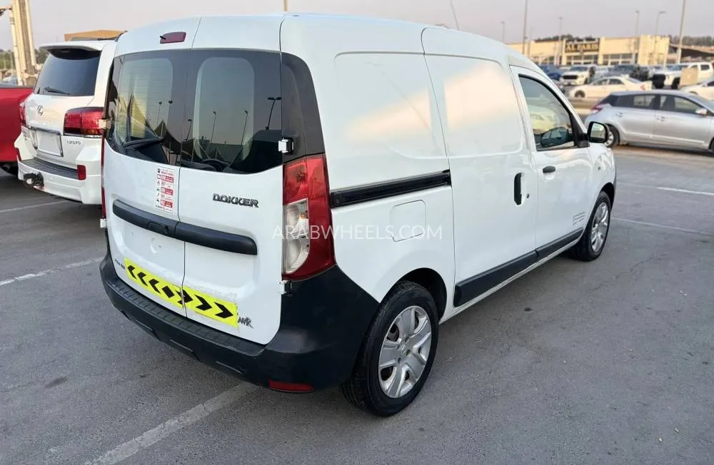 Renault Dokker Van 2019 for Sale in Sharjah Image-8