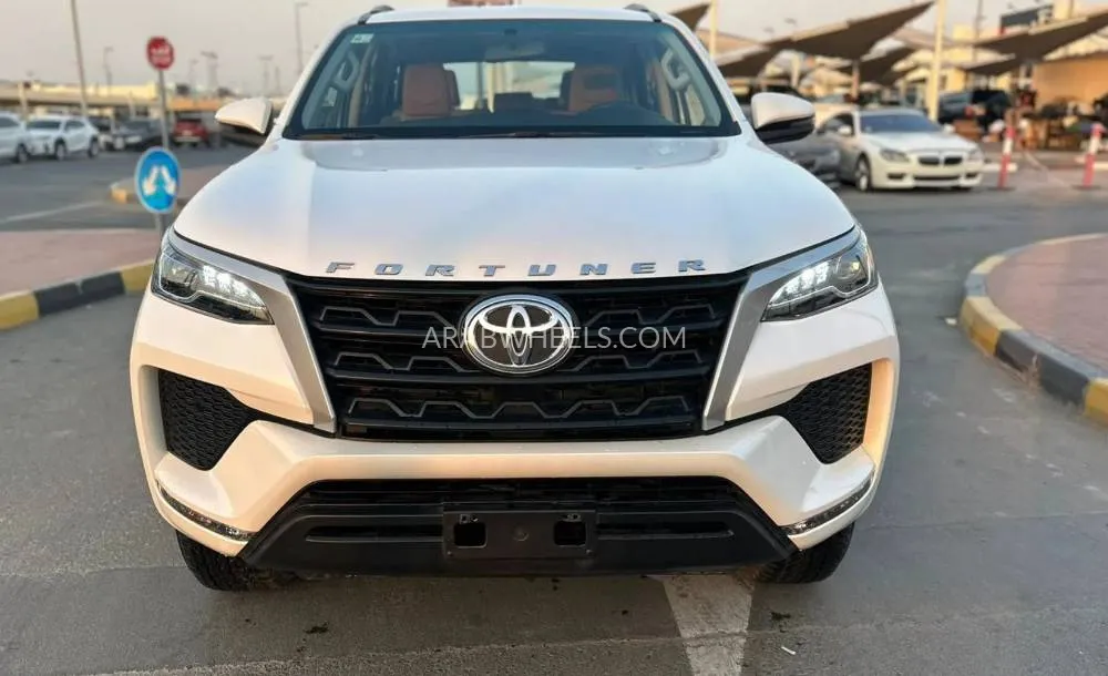 Toyota Fortuner 2024 for Sale in Sharjah Image-2