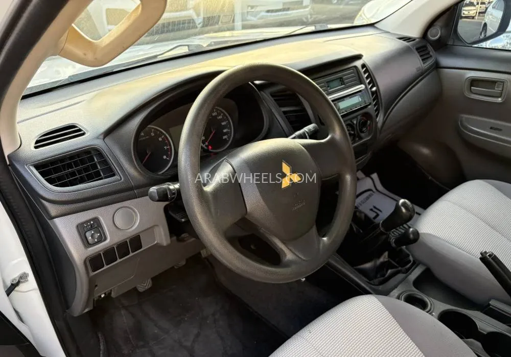 Mitsubishi L200 2016 for Sale in Sharjah Image-14