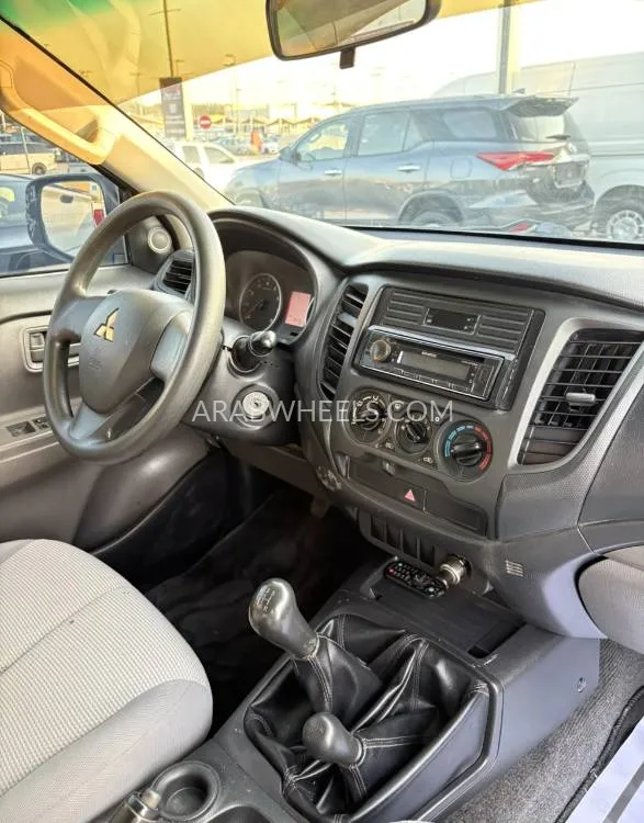 Mitsubishi L200 2016 for Sale in Sharjah Image-18
