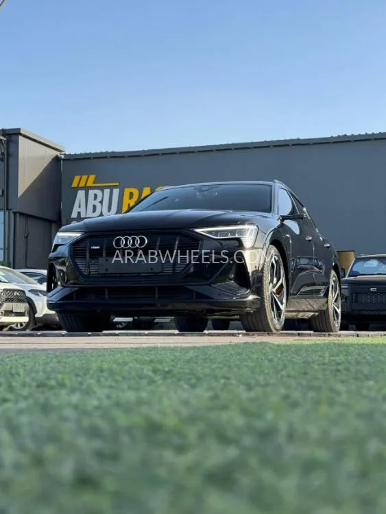 أودي Q8 e-tron 2020 for Sale in عجمان Image-2