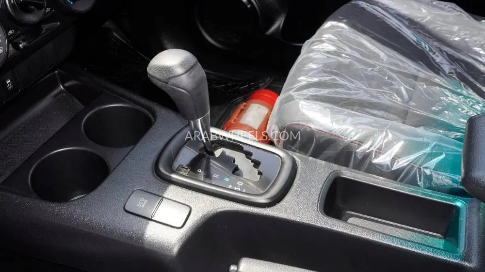 Toyota Hilux 2017 for Sale in Dubai Image-9