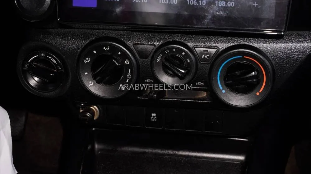 Toyota Hilux 2017 for Sale in Dubai Image-8