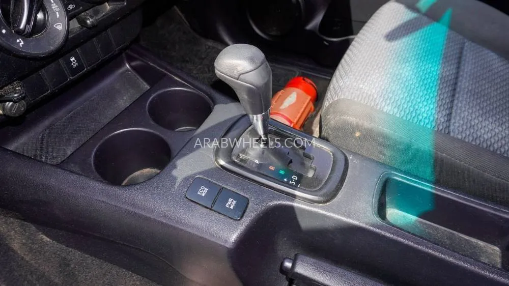 Toyota Hilux 2017 for Sale in Dubai Image-9