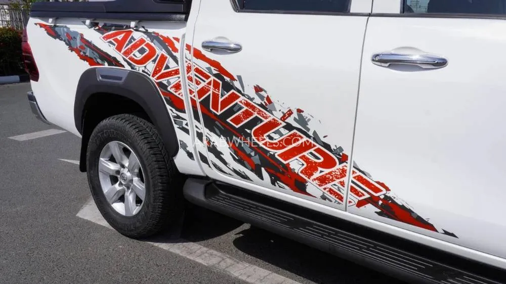 Toyota Hilux 2017 for Sale in Dubai Image-14