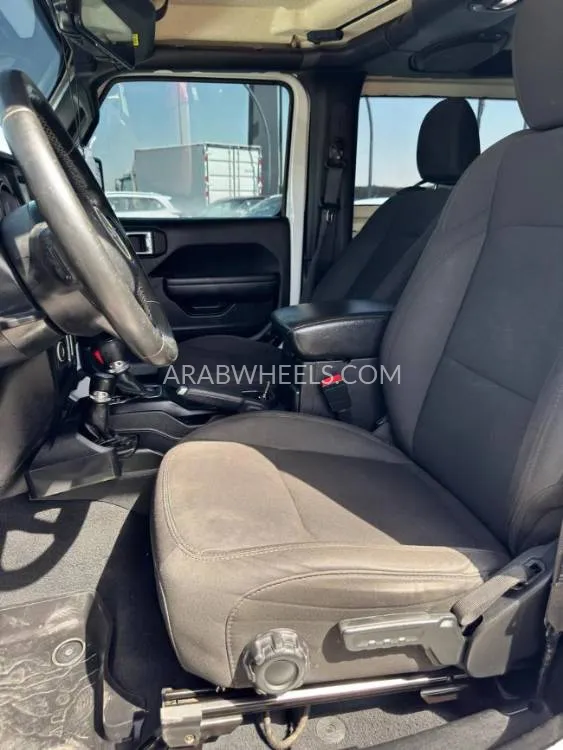 Jeep Wrangler 2018 for Sale in Ajman Image-4