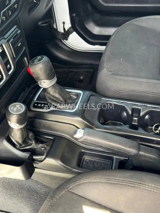 Jeep Wrangler 2018 for Sale in Ajman Image-10