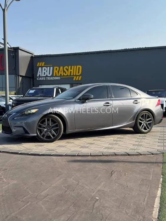 لكزس IS 2016 for Sale in عجمان Image-2