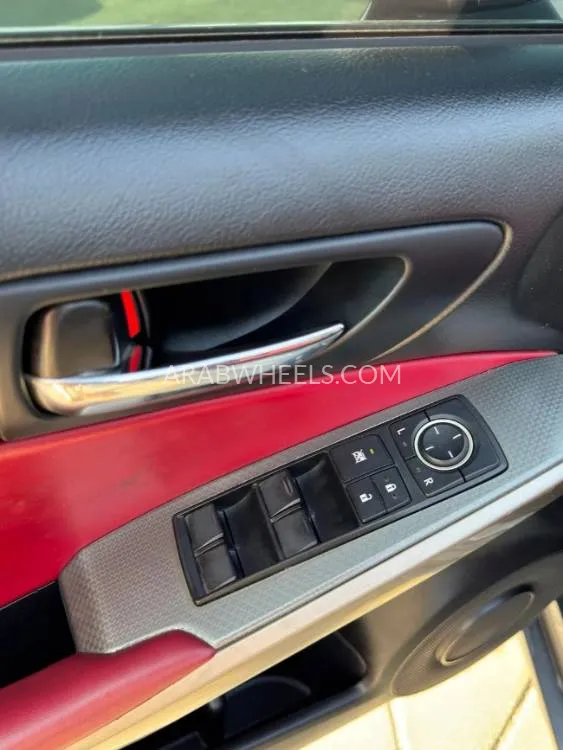 لكزس IS 2016 for Sale in عجمان Image-5