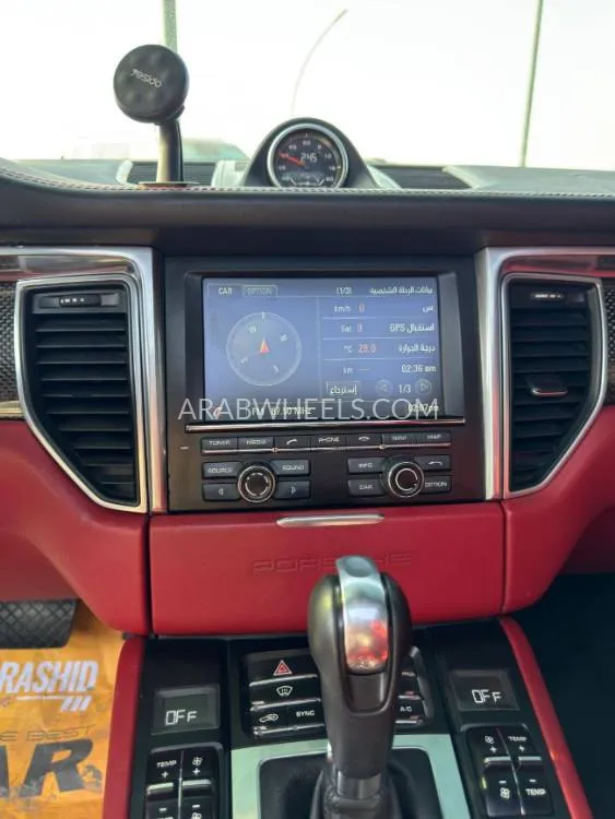 Porsche Macan 2015 for Sale in Ajman Image-9