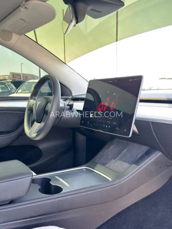 Tesla Model Y 2022 for Sale in Ajman Image-12