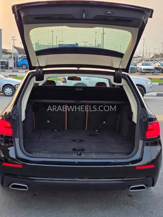 BMW 5 series 2022 for Sale in Sharjah Image-4