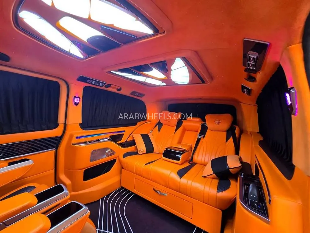 مرسيدس بنز كلاس V 2018 for Sale in الشارقة Image-15