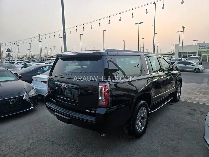 GMC Yukon XL 2020 for Sale in Sharjah Image-4