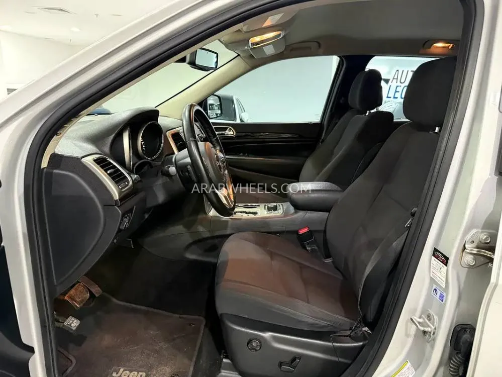 Jeep Grand Cherokee 2012 for Sale in Dubai Image-12