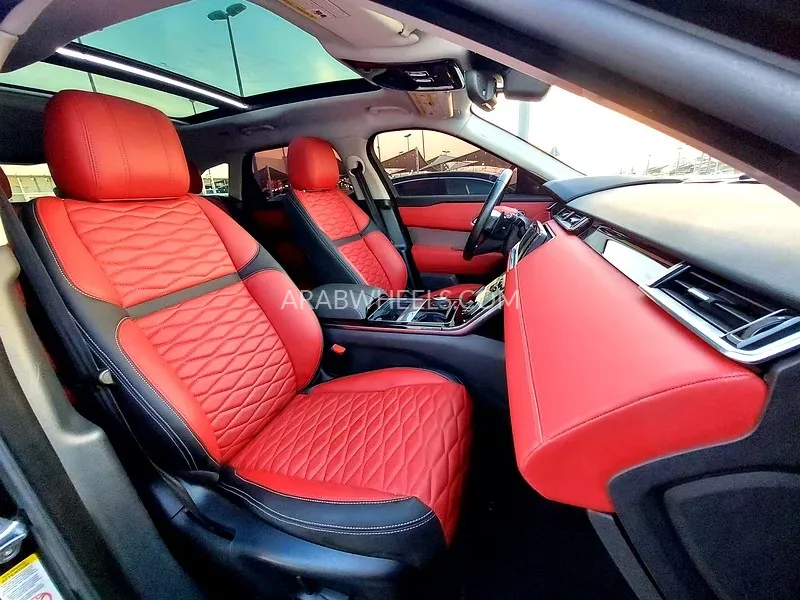 لاند روفر رينج روفر فيلار 2019 for Sale in الشارقة Image-12