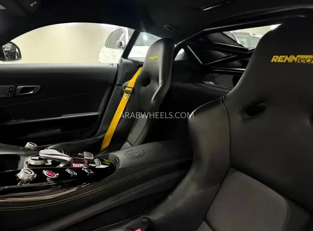 Mercedes Benz AMG GT 2018 for Sale in Dubai Image-2