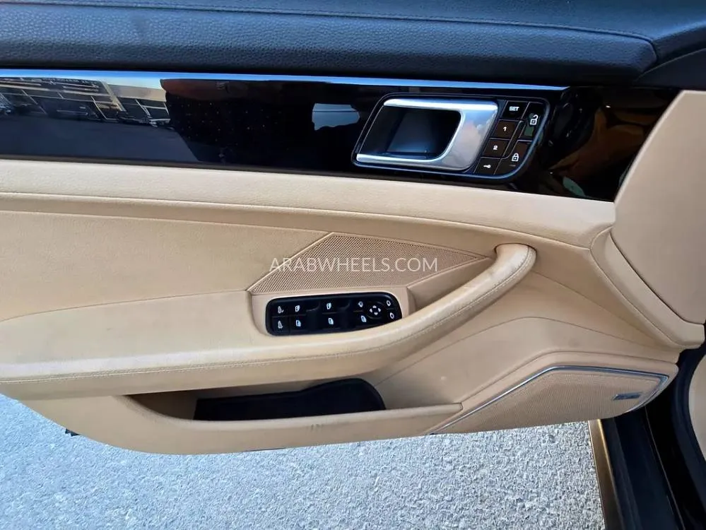 Porsche Panamera 2021 for Sale in Sharjah Image-3
