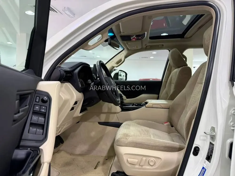 Toyota Land Cruiser 2023 for Sale in Dubai Image-10