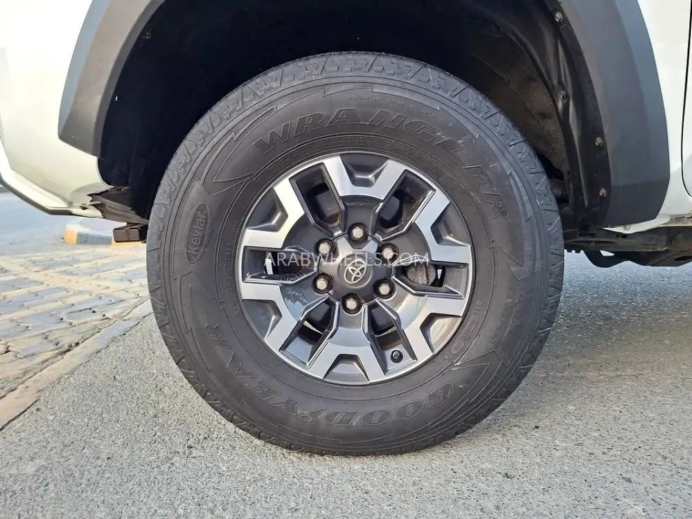 Toyota Tacoma 2017 for Sale in Sharjah Image-7