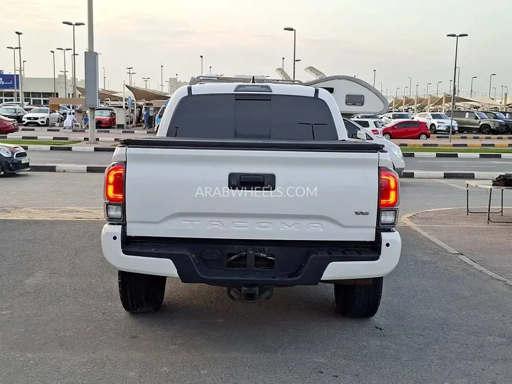 Toyota Tacoma 2017 for Sale in Sharjah Image-11