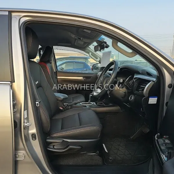 Toyota Hilux 2020 for Sale in Dubai Image-8