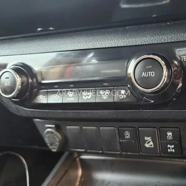 Toyota Hilux 2020 for Sale in Dubai Image-31