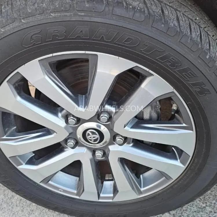 Toyota Land Cruiser 2017 for Sale in Dubai Image-8