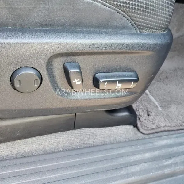 Toyota Land Cruiser Prado 2013 for Sale in Dubai Image-12