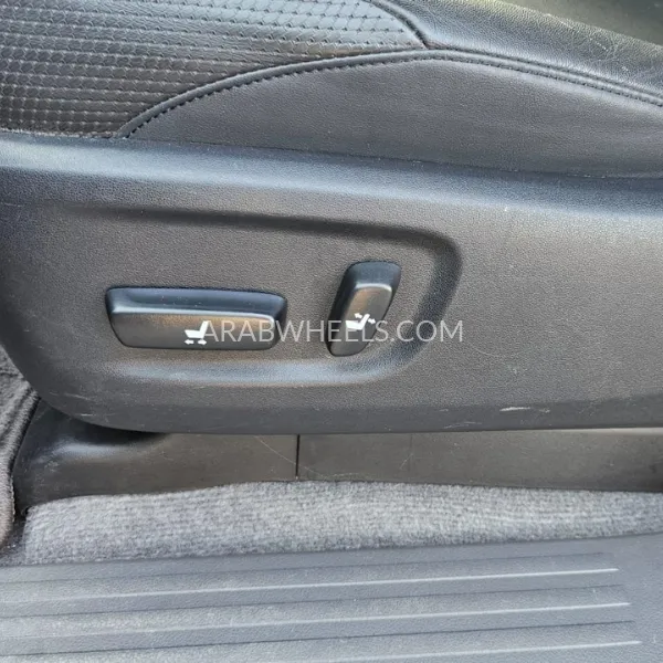 Toyota Land Cruiser Prado 2013 for Sale in Dubai Image-14