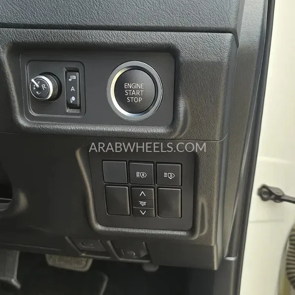 Toyota Land Cruiser Prado 2019 for Sale in Dubai Image-13