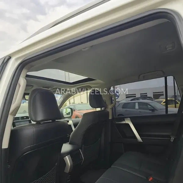 Toyota Land Cruiser Prado 2019 for Sale in Dubai Image-18