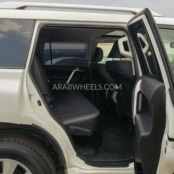 Toyota Land Cruiser Prado 2019 for Sale in Dubai Image-27