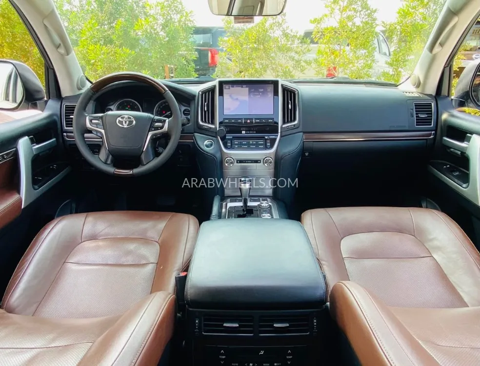 Toyota Land Cruiser 2018 for Sale in Ajman Image-12