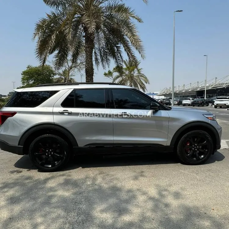Ford Explorer 2022 for Sale in Dubai Image-4